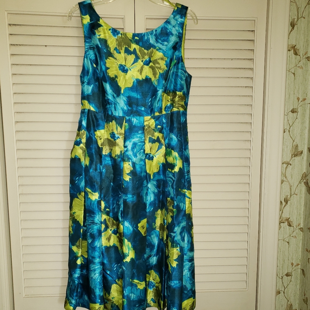 Dress - Picture 3 of 5